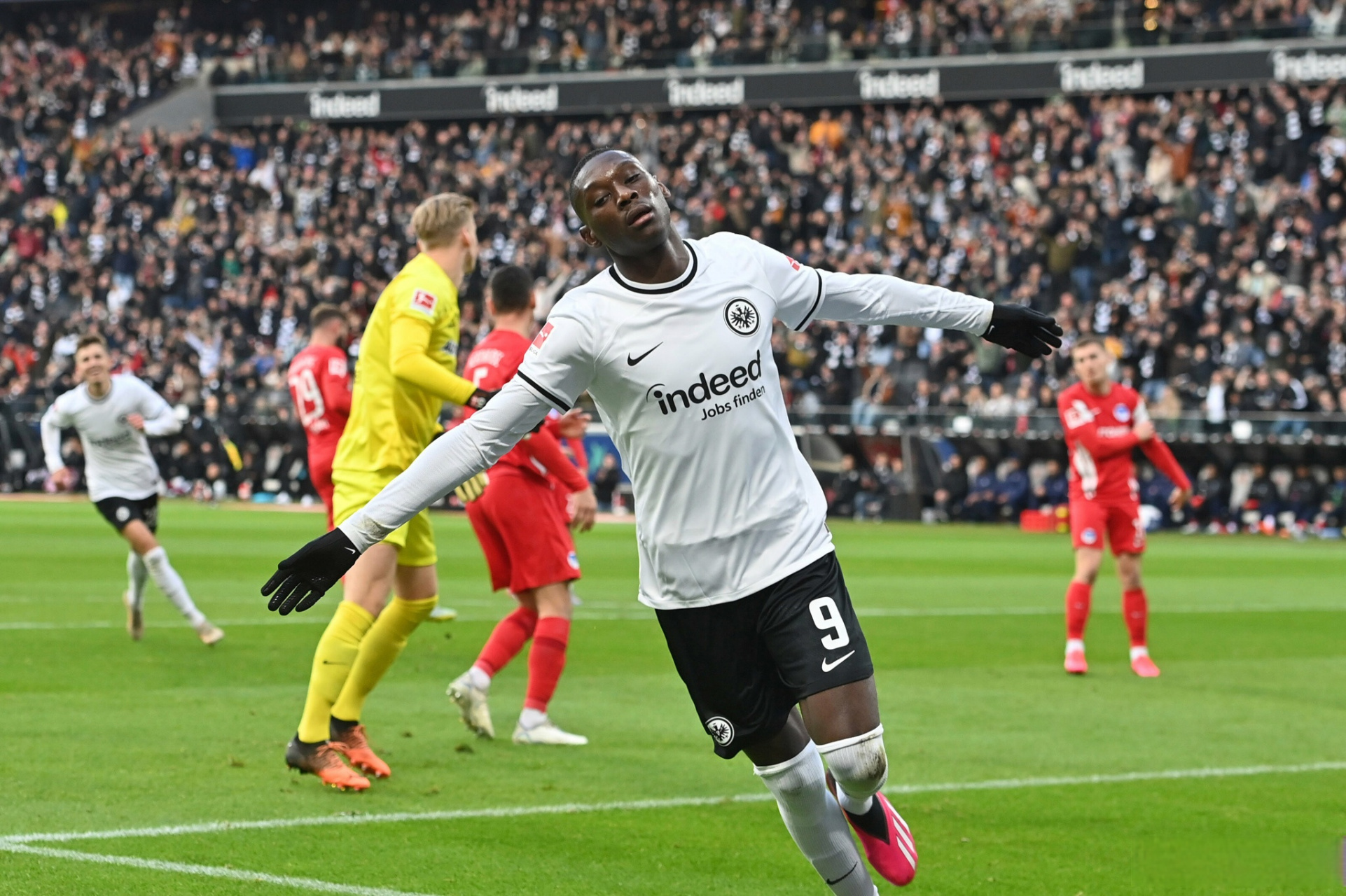 不莱梅客场失利，积分榜位置下滑的简单介绍