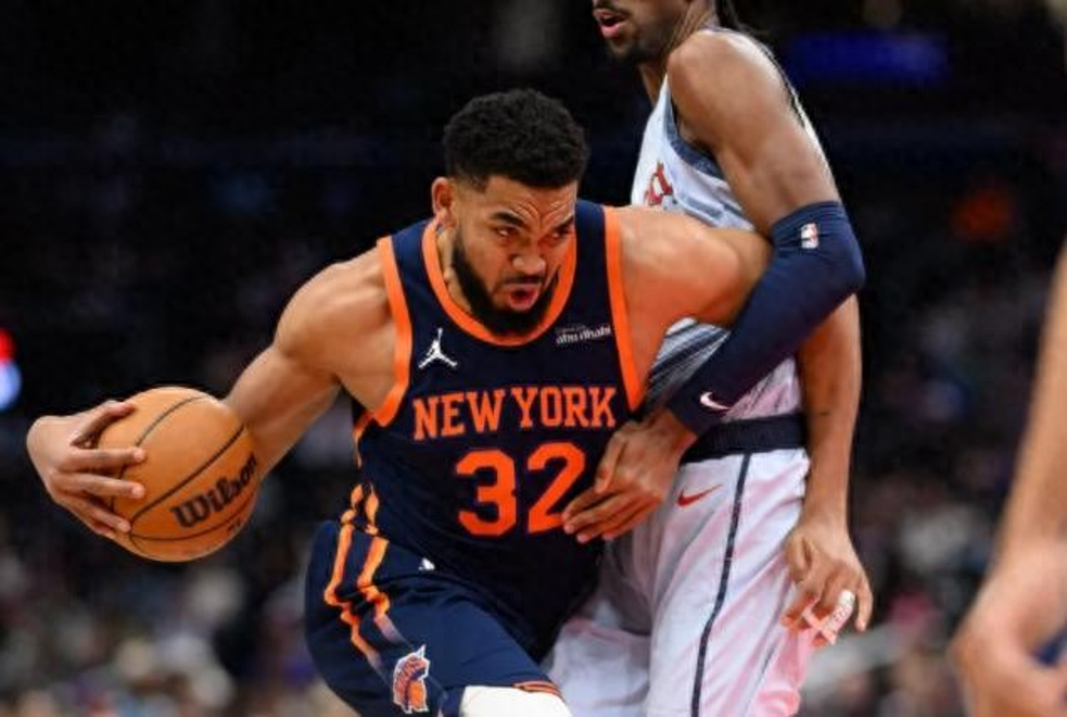 双方球队拼尽全力，篮球比赛分出胜负