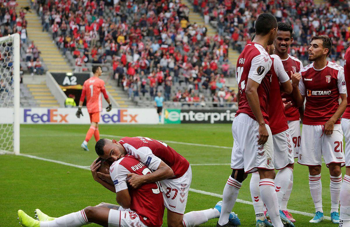 开云体育下载-波尔图撕裂对手防线，攻击如潮！的简单介绍