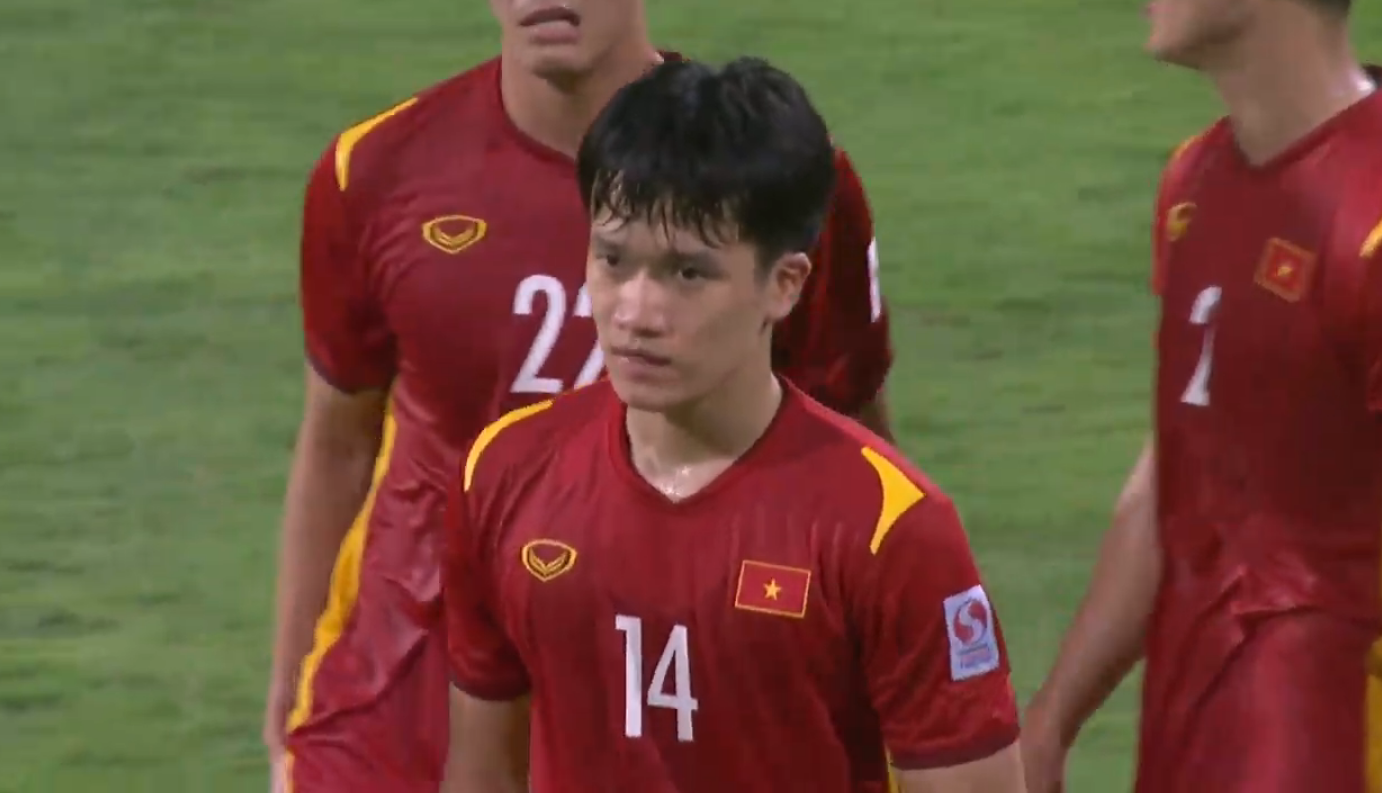 包含越南队球员表现尽职，带领球队取胜的词条