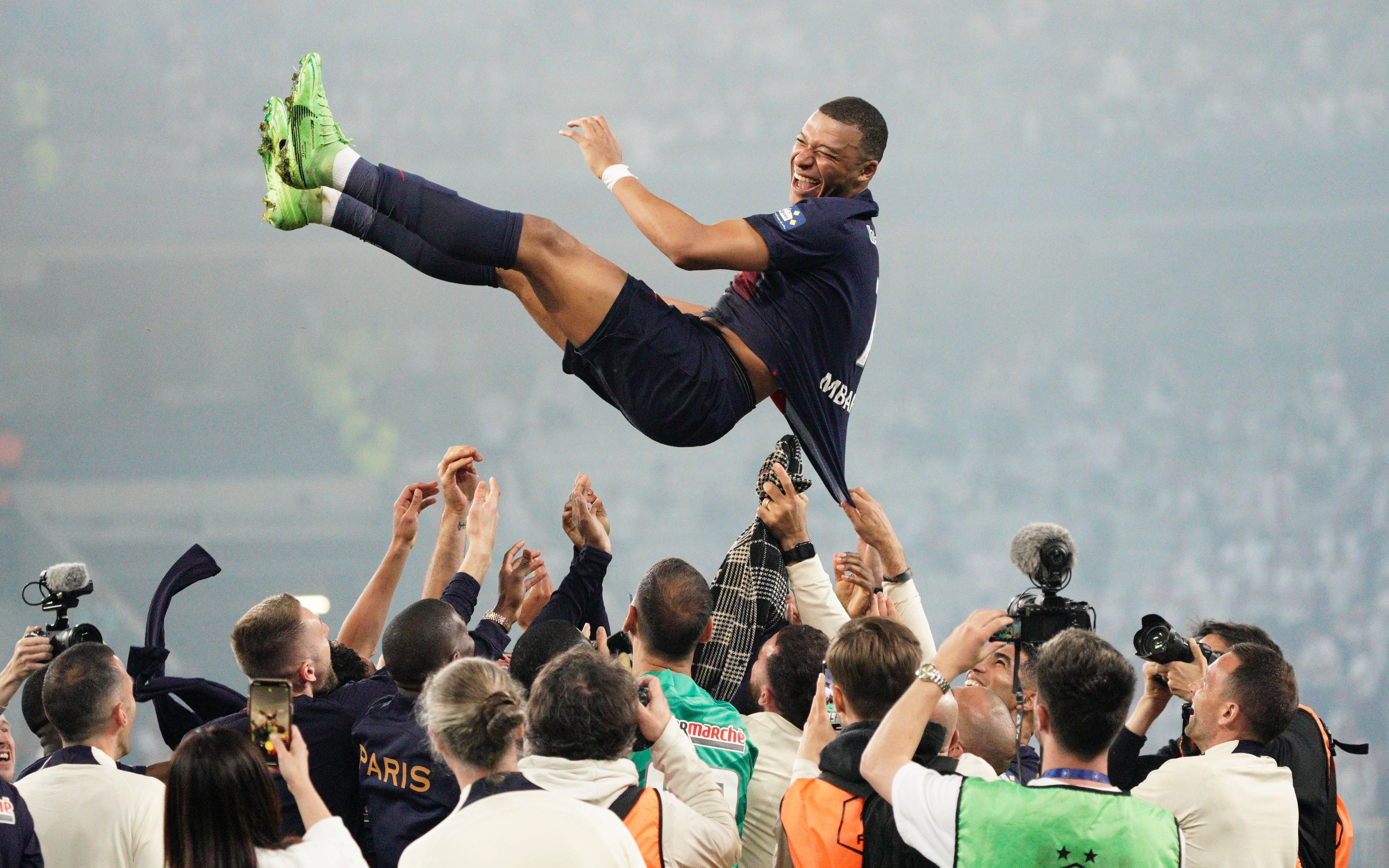 开云下载-包含巴黎圣日耳曼轻松连胜，夺冠奖杯来者居上的词条