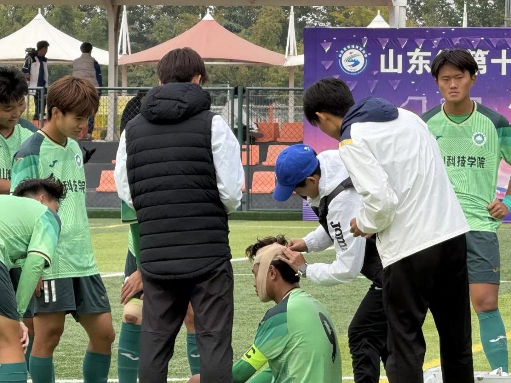 关于感动人心的足球竞技，运动员奋力拼搏，给予观众满满感动！的信息