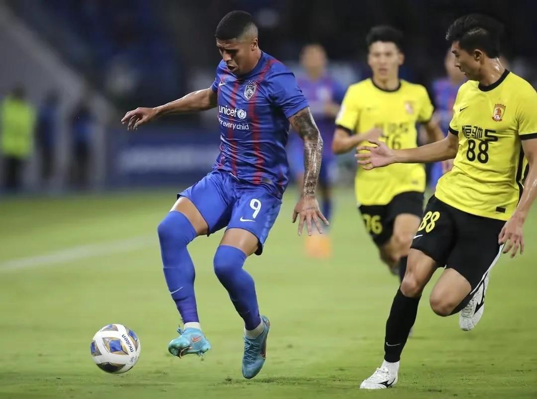 开云体育登录-恒大球员受伤，引发替补球员顶替