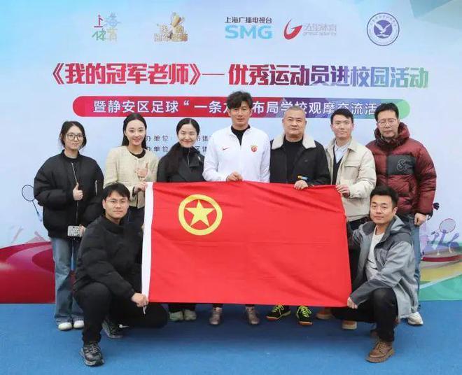 关于球队团结一心,力争冠军荣耀的信息 关于球队团结一心,力争冠军荣耀的信息