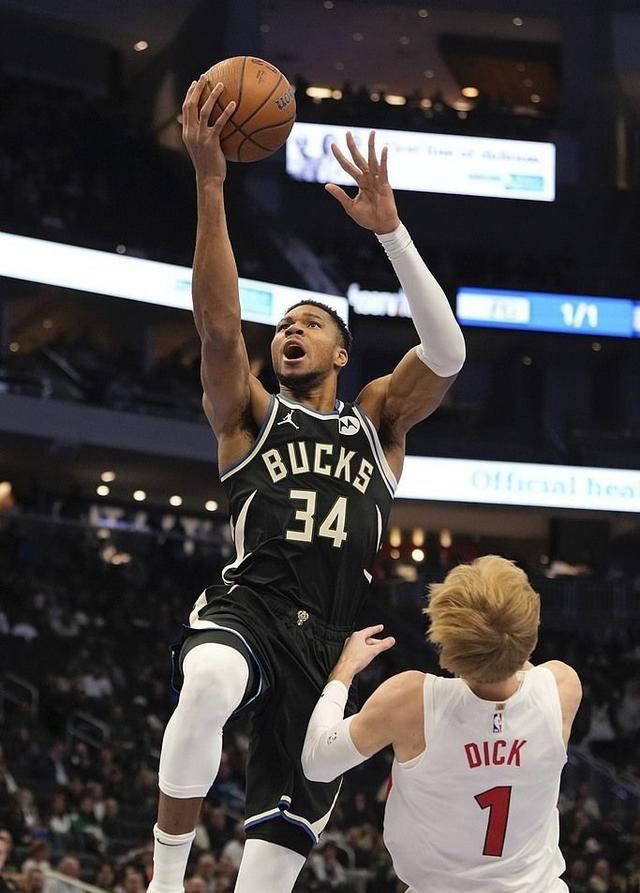 雄鹿防守稳固，联盟最强攻防端