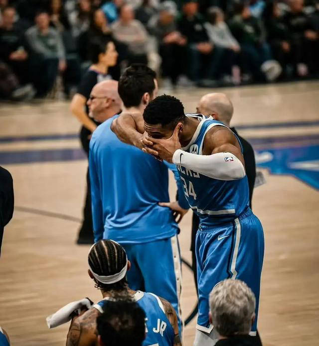 雄鹿中锋成功突破困境，为球队带来胜利信心