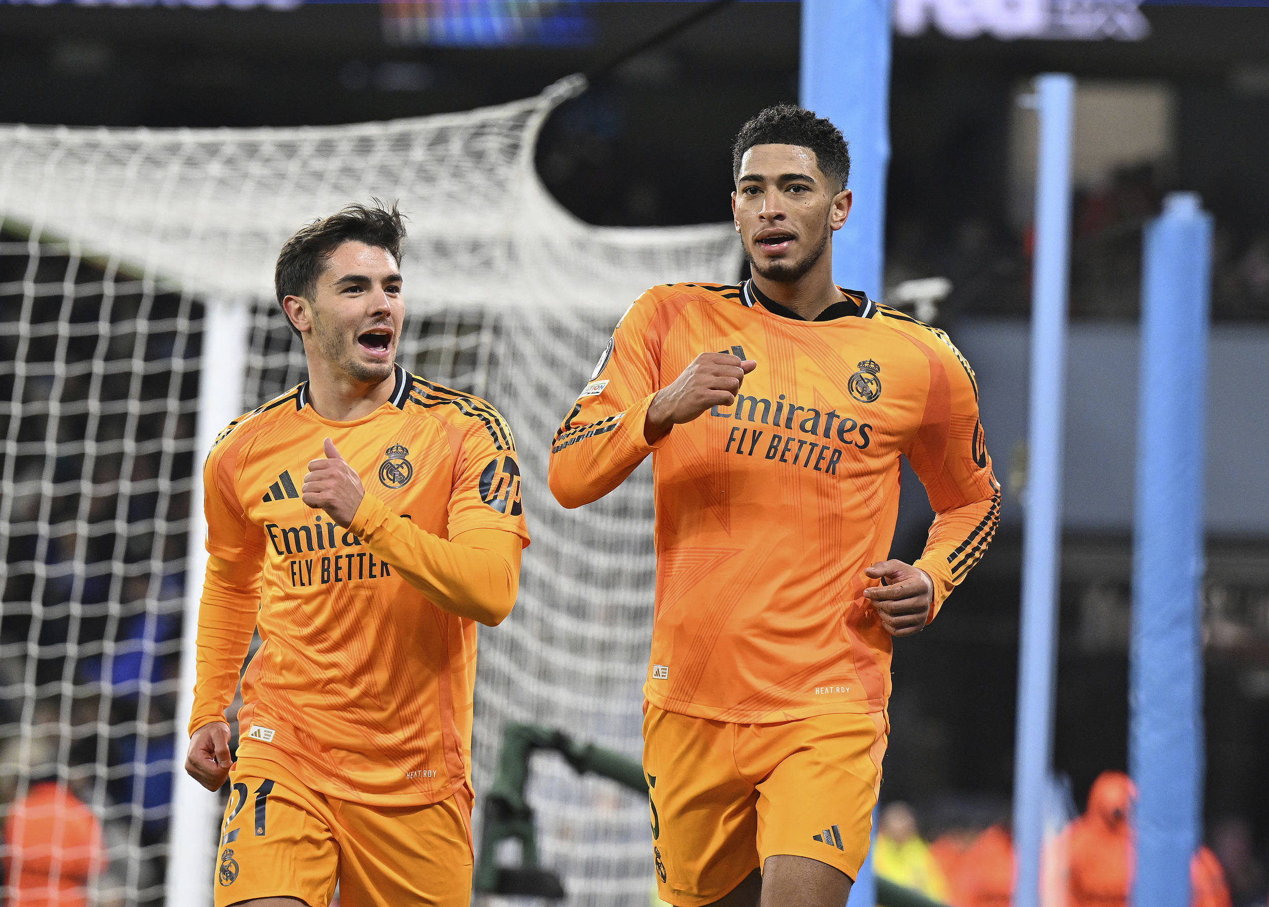 包含欧锦赛资格赛关键之战，球队迎来决胜时刻的词条