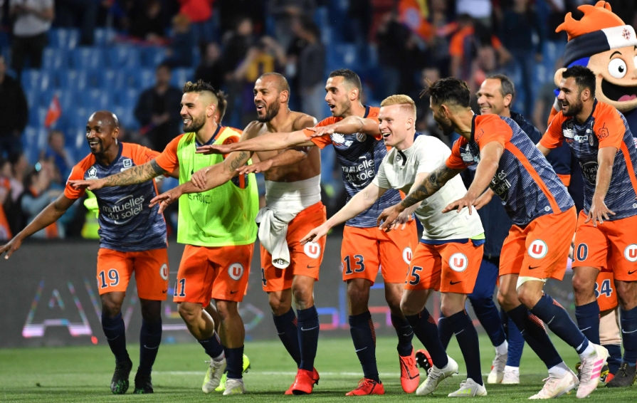 包含里昂俱乐部在场上打出精彩比赛的词条 包含里昂俱乐部在场上打出精彩比赛的词条