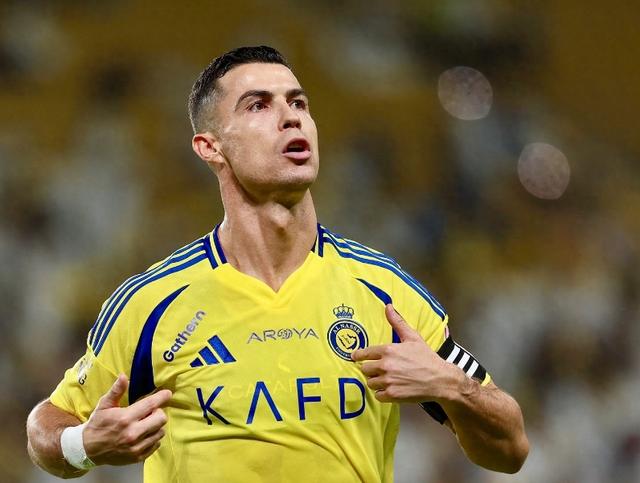 异军突起！球队逆袭夺下胜利杀入决赛