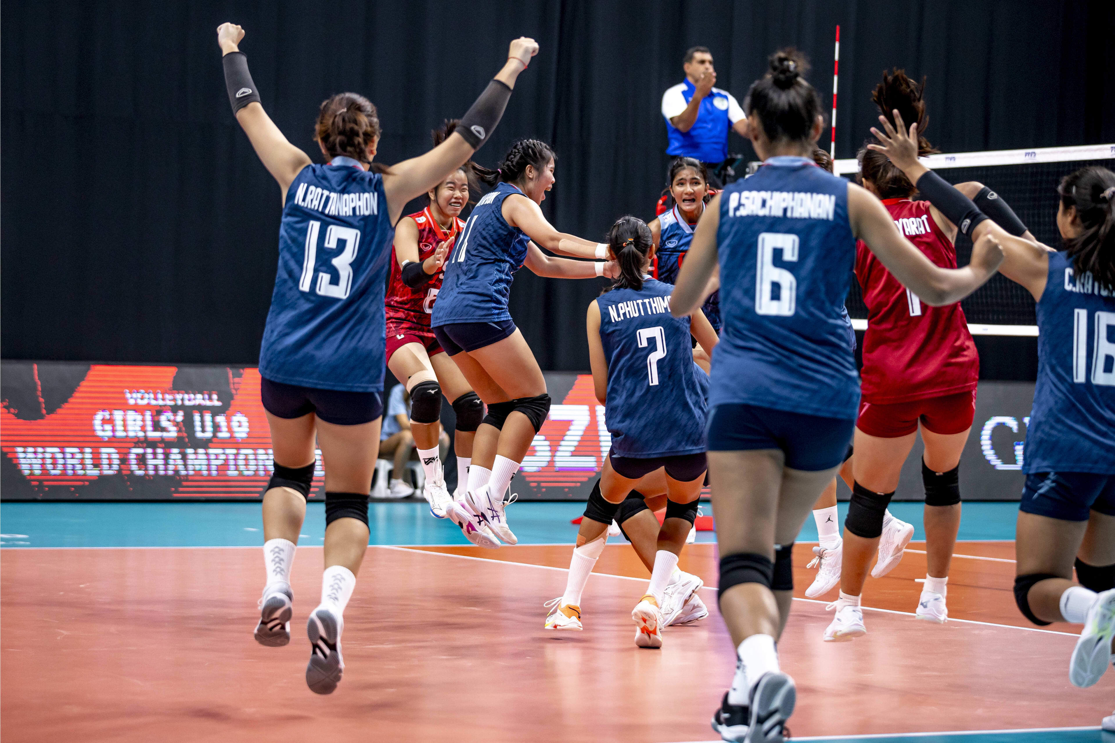 巴西女排绝地反击,斩获胜利 巴西女排绝地反击,斩获胜利