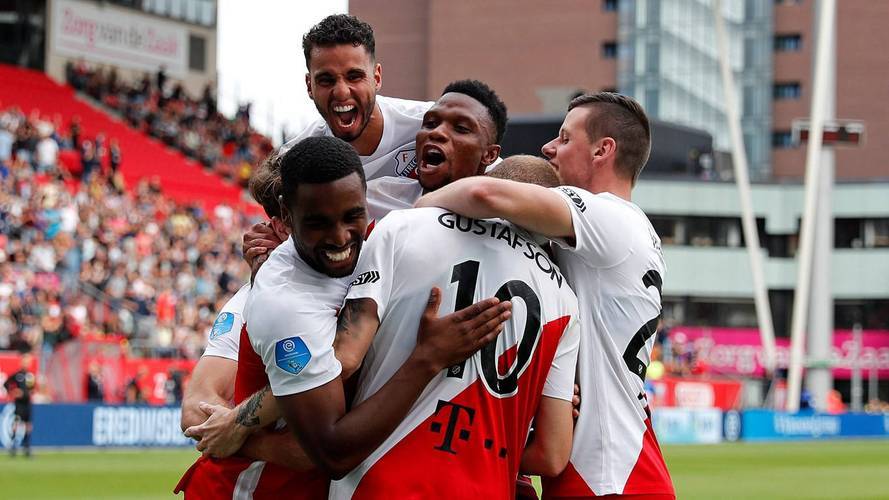 荷兰队惊险战胜对手,实现惊奇胜利 荷兰队惊险战胜对手,实现惊奇胜利