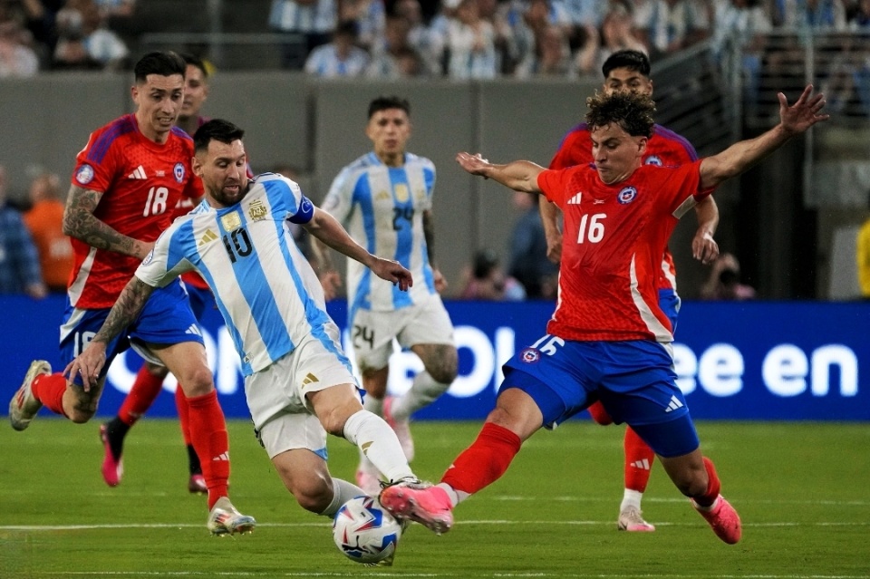 阿根廷大胜智利,晋级美洲杯半决赛! 阿根廷大胜智利,晋级美洲杯半决赛!