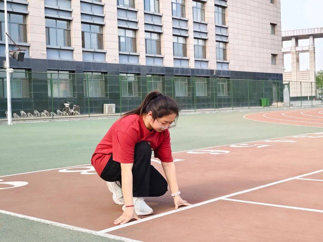 驰骋在赛场上的风采,挥洒汗水的美丽瞬间 驰骋在赛场上的风采,挥洒汗水的美丽瞬间