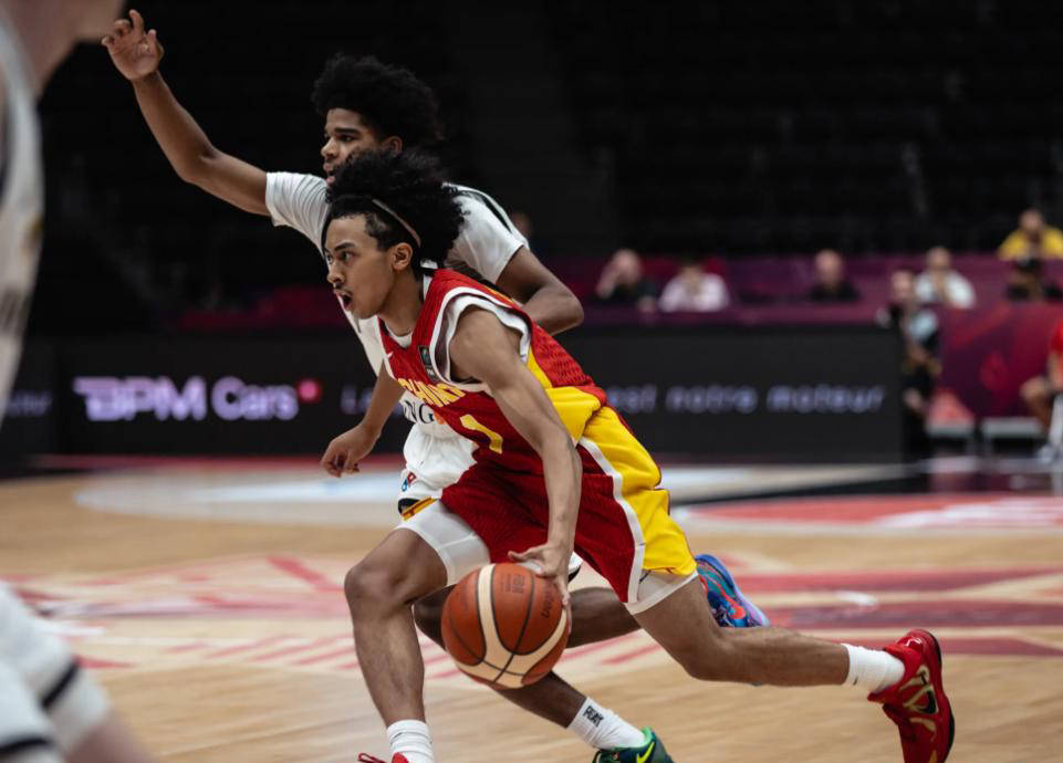 出色表现，球员们奋力拼搏，不惧寒暑