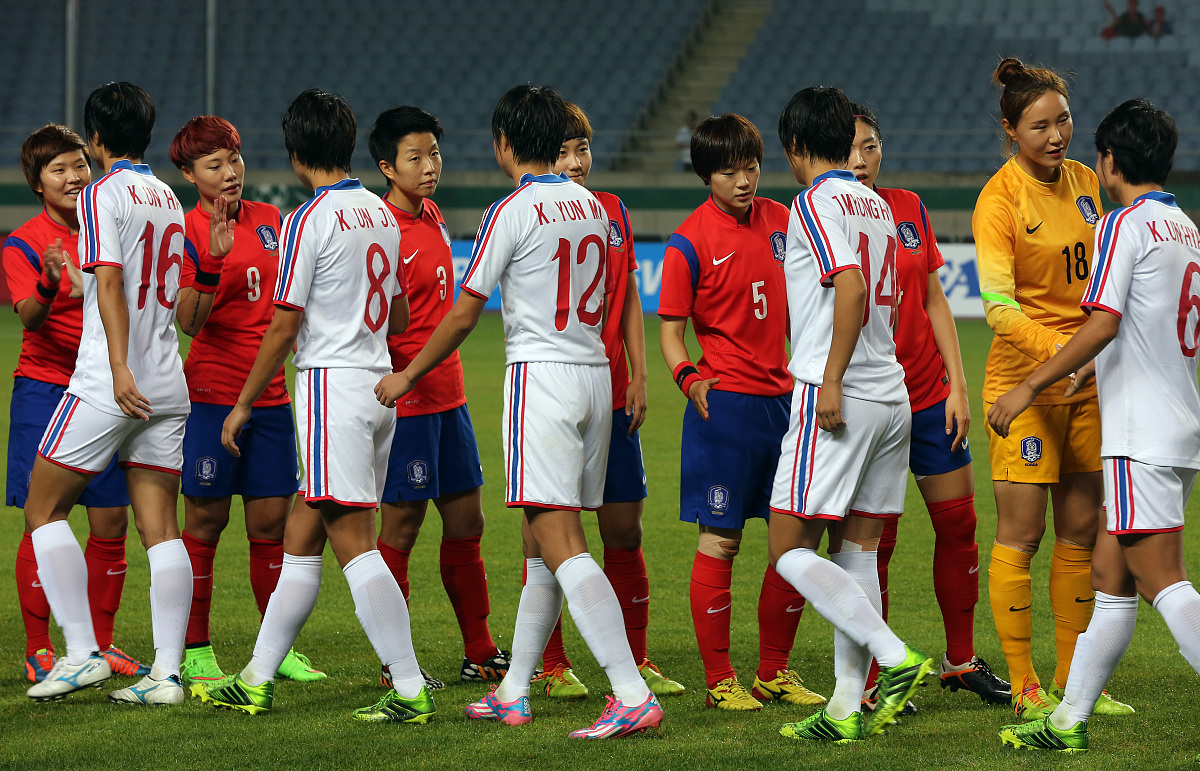 足球职业联赛总冠军诞生，某队获得历史性胜利