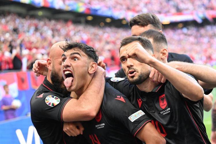 英格兰主场战胜黑山，豪取三分