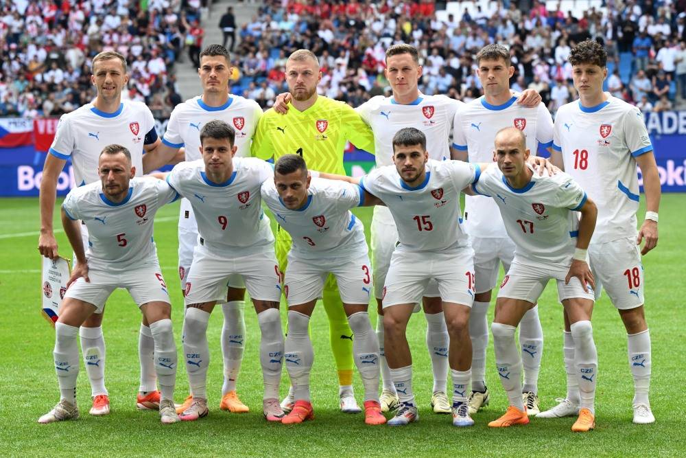 英格兰主场战胜黑山，豪取三分