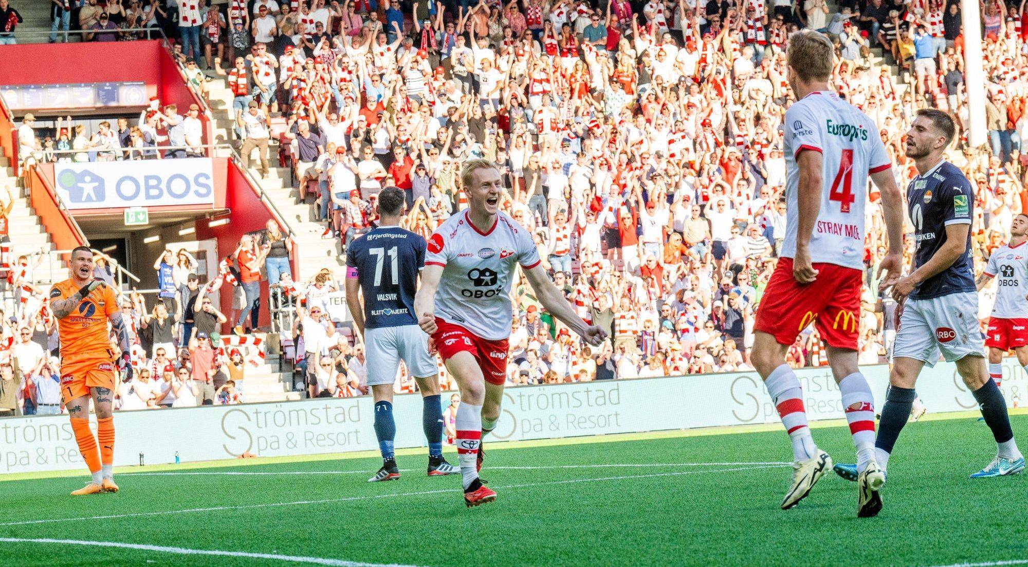 意大利队全力以赴,以两球小胜挪威队 意大利队全力以赴,以两球小胜挪威队