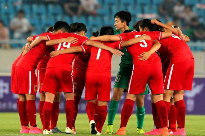 泰国篮球队凭借默契配合，击败对手