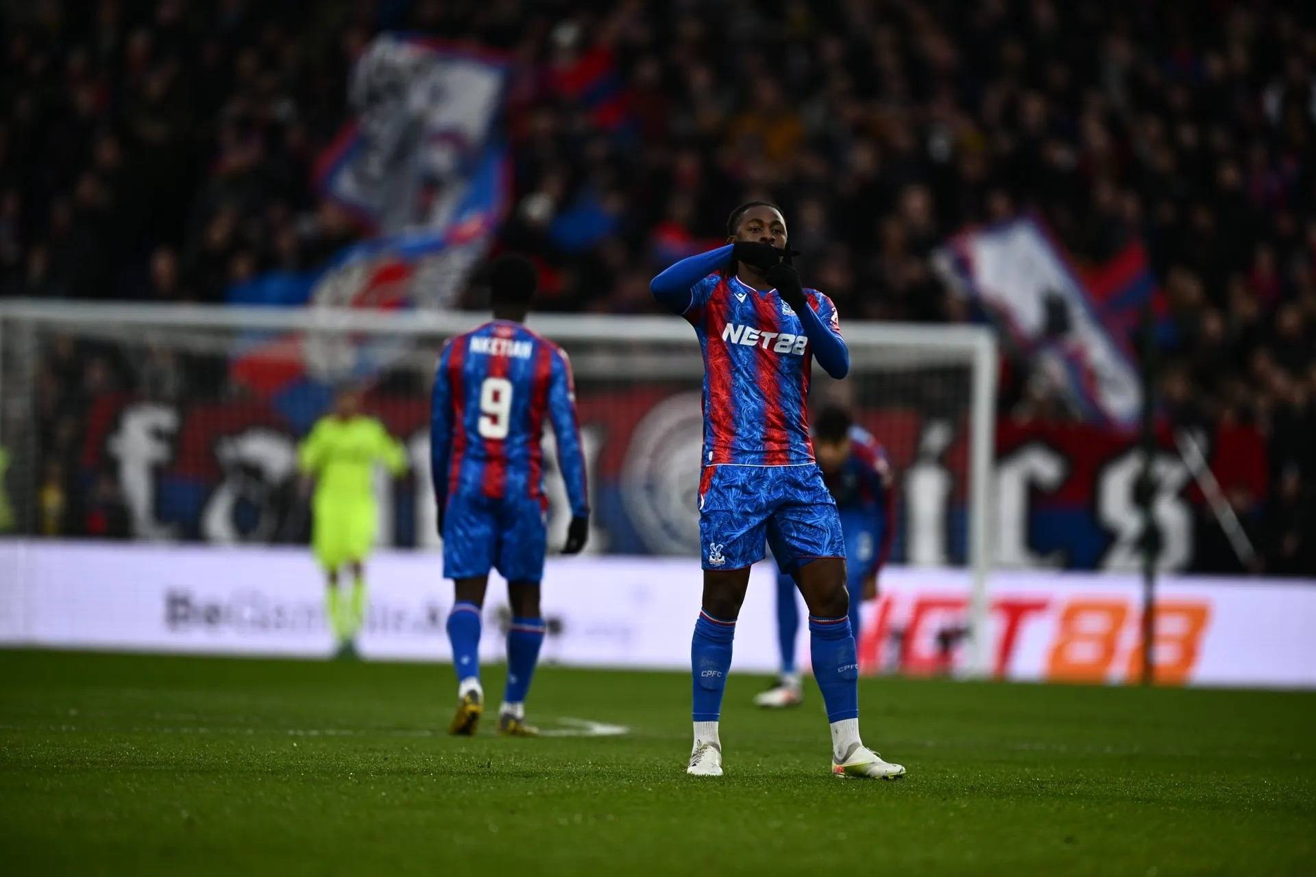 莱斯特城客场完胜,继续保持大比分领先 莱斯特城客场完胜,继续保持大比分领先