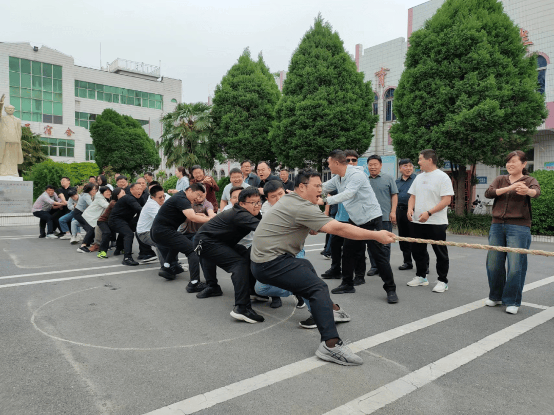 全队合力作战,团结一心取胜 全队合力作战,团结一心取胜
