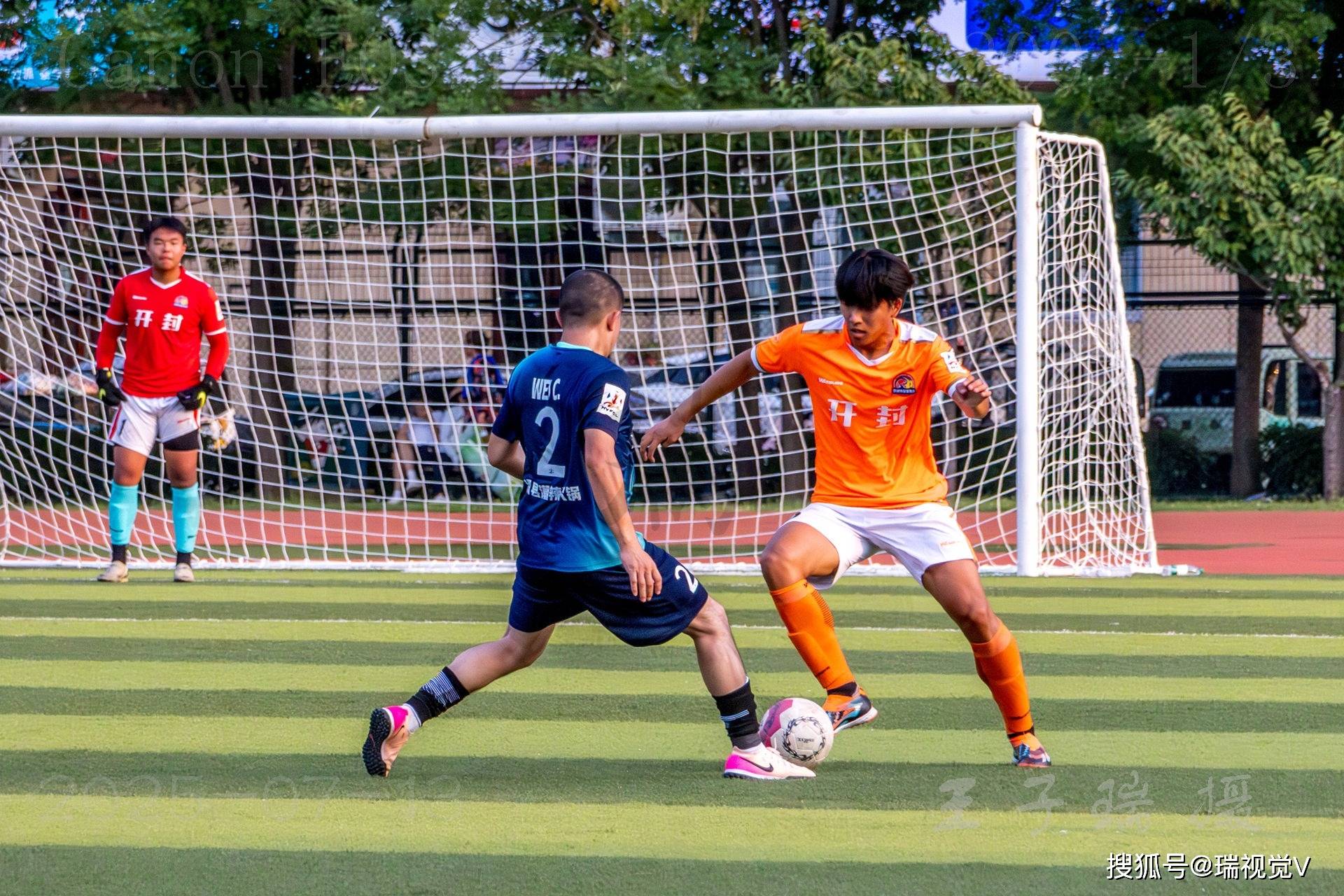 足球联赛最新消息引发激烈讨论 足球联赛最新消息引发激烈讨论