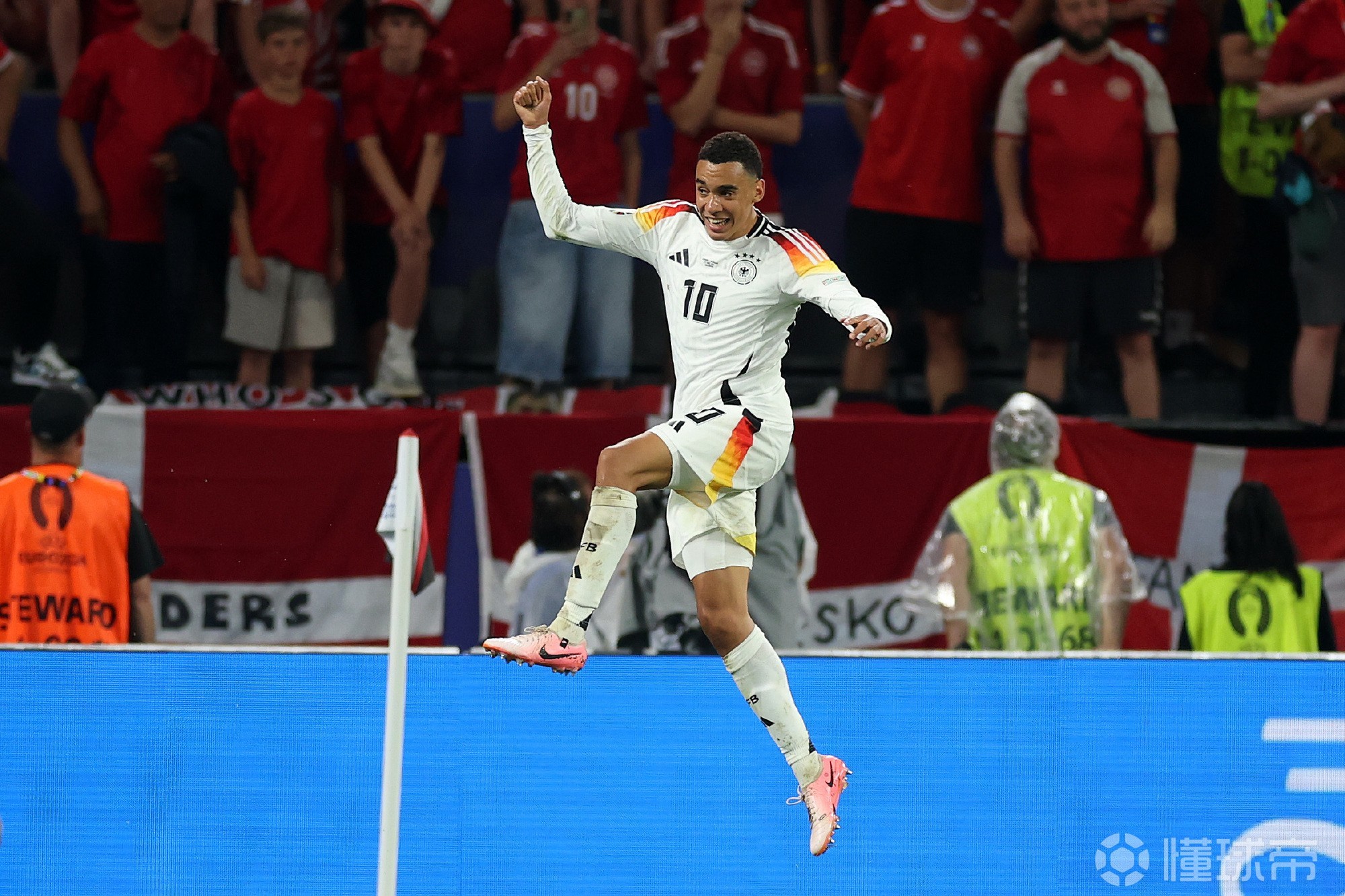 开云体育app-德国年轻球员经受考验，成长迅速