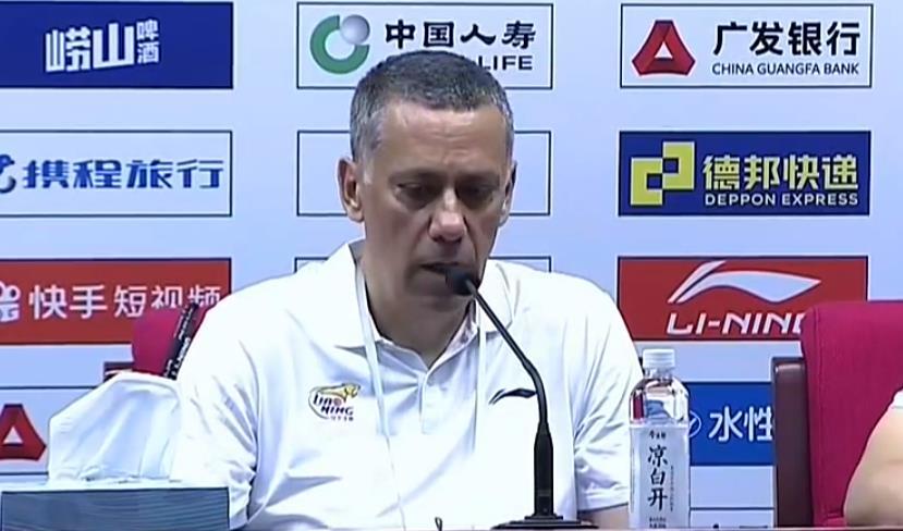 湖南队主场惨败，球迷情绪低落