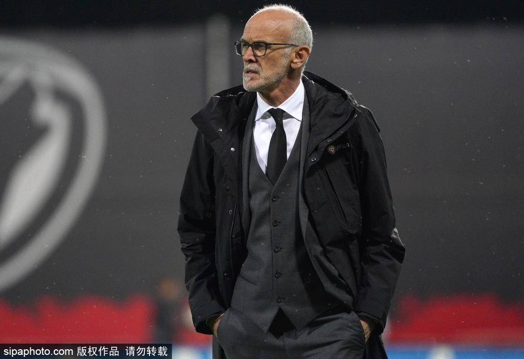 开云体育官网-拉齐奥主帅战术调整收效明显，球队士气高涨