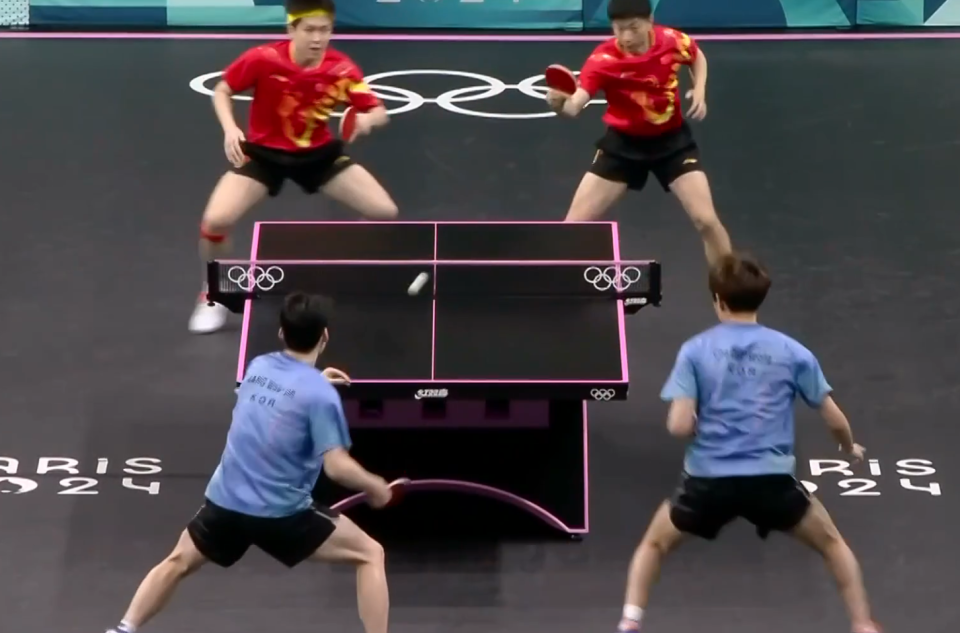 完美配合，多次传球开创得分机会