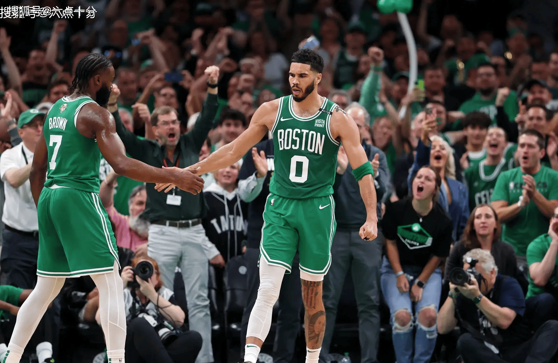 关于凯尔特人队快速反击接连得手，制造对手压力的信息