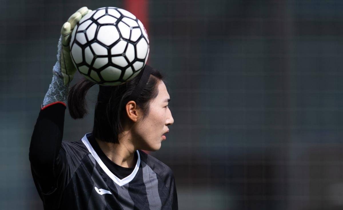 包含韩国女足致力提升实力，备战大赛的词条