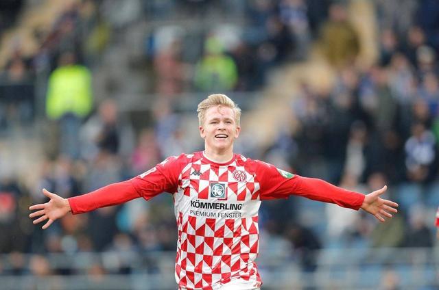 美因茨后卫失误频频,防线表现成本轮重点整改 美因茨后卫失误频频,防线表现成本轮重点整改