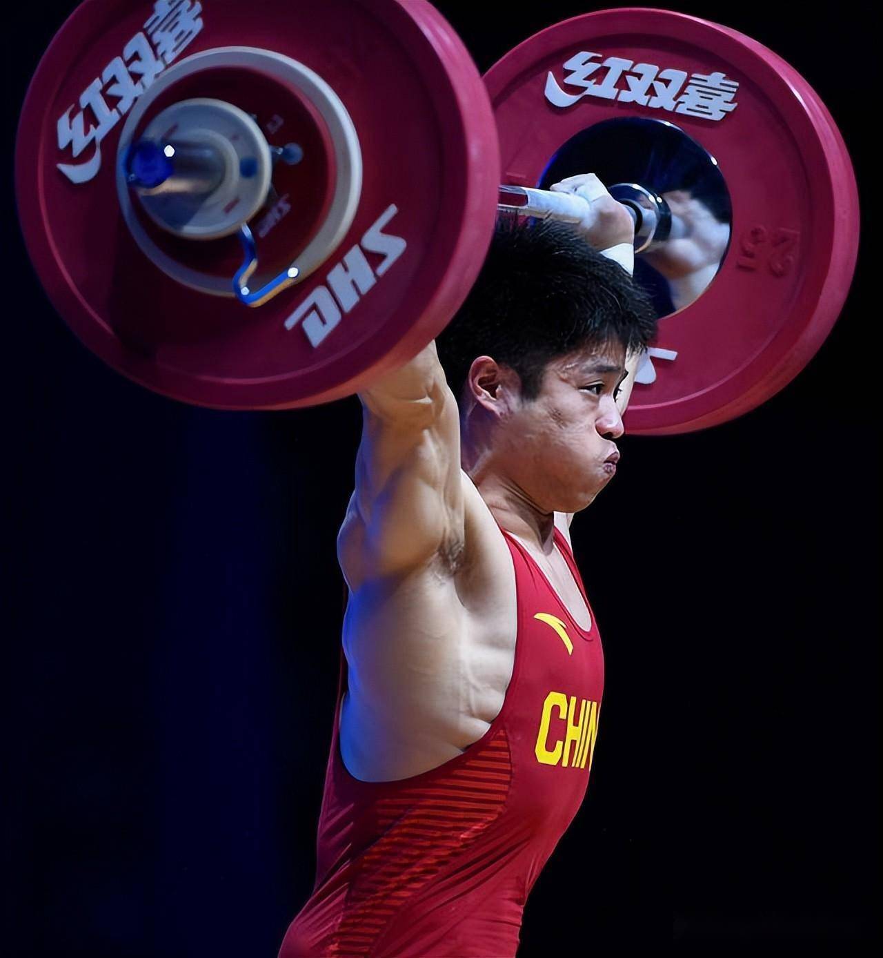 举重运动员失利不满,发誓将夺回金牌 举重运动员失利不满,发誓将夺回金牌