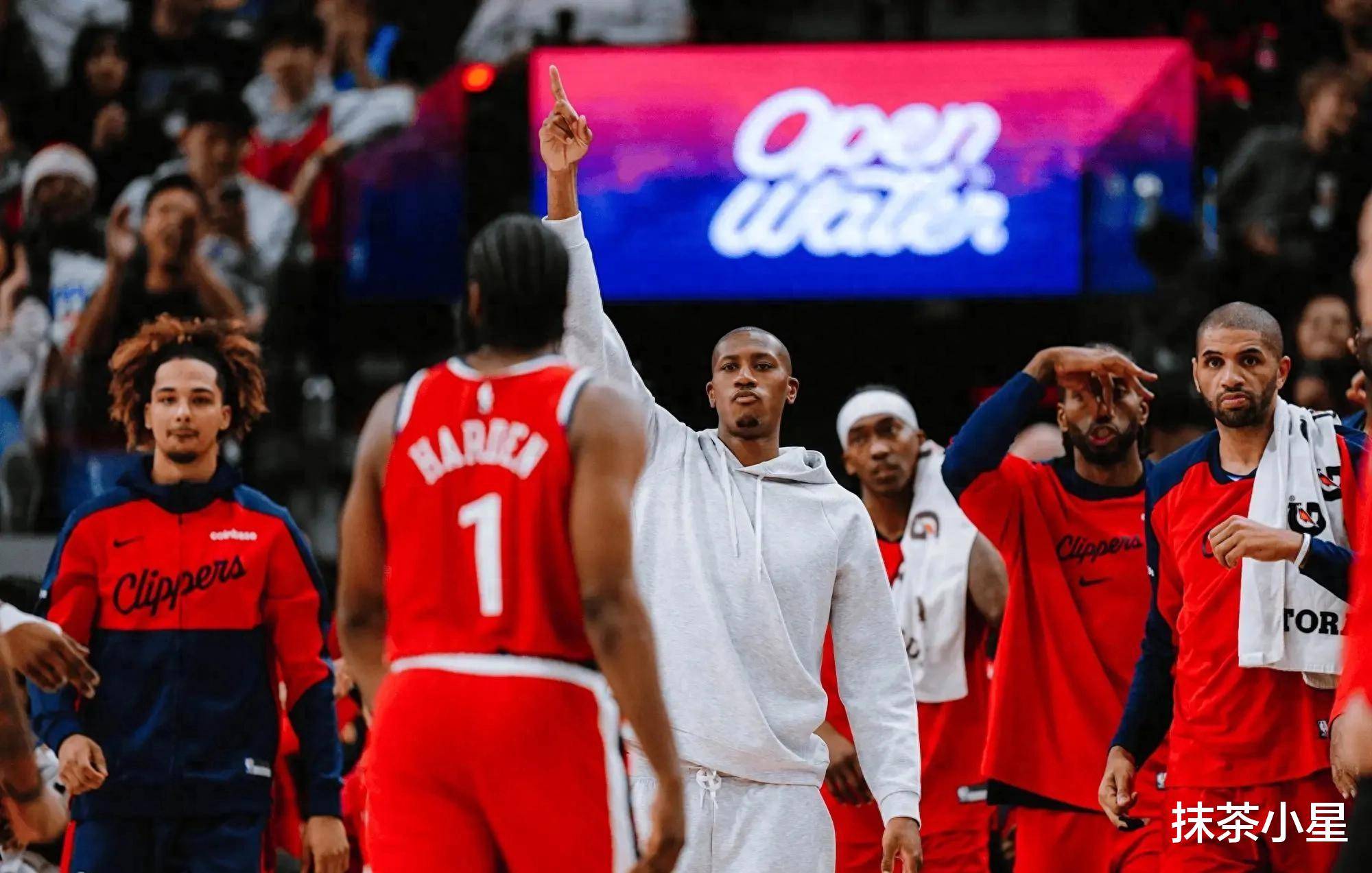 快船客场击败人，终结对手连胜