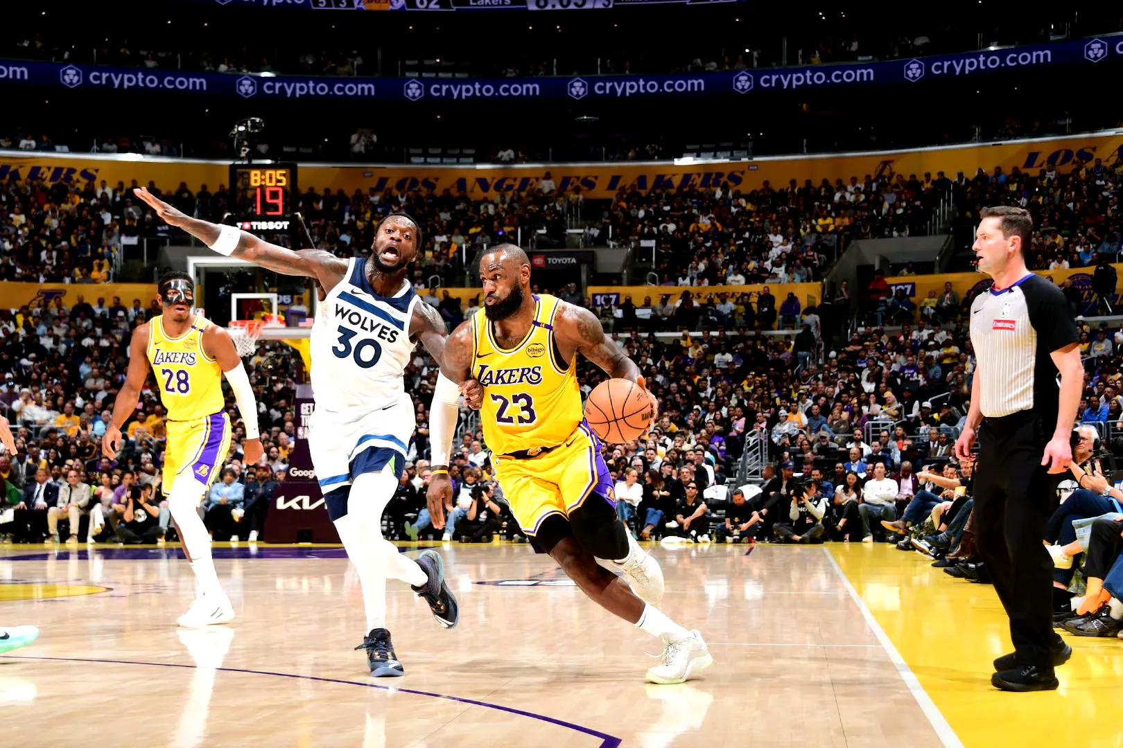 NBA赛季：湖人队锋线更强大，备战季后赛