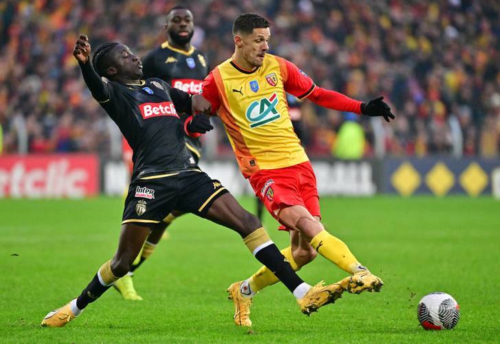 包含阿尔巴尼亚实现客场逆袭，迎来胜利的曙光的词条