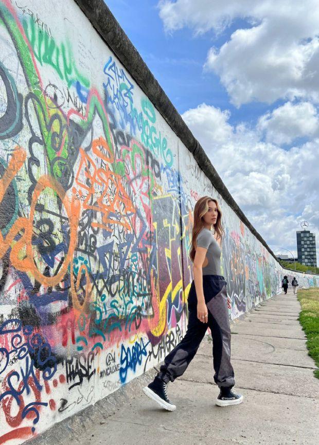 开云体育-包含优雅绽放：自行车选手飒爽英姿的词条