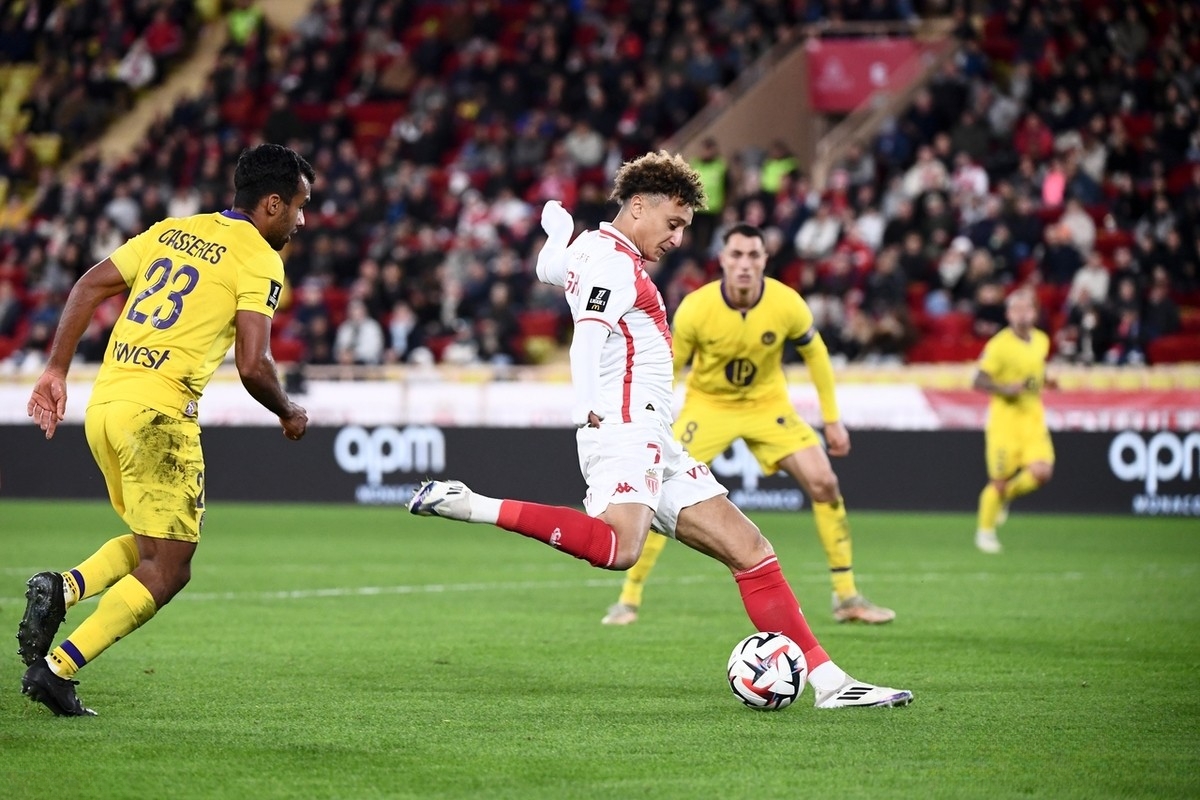 开云体育官方网站-美因茨联盟杯战失利，冲击前列受挫的简单介绍