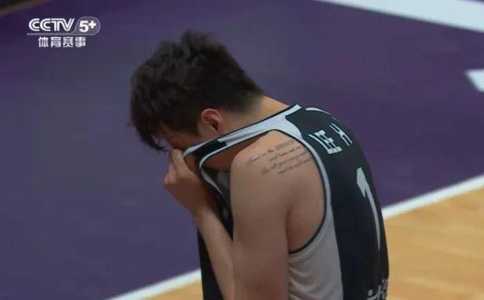 包含新西兰队在划船比赛中力挫群雄,取得胜利的词条 包含新西兰队在划船比赛中力挫群雄,取得胜利的词条