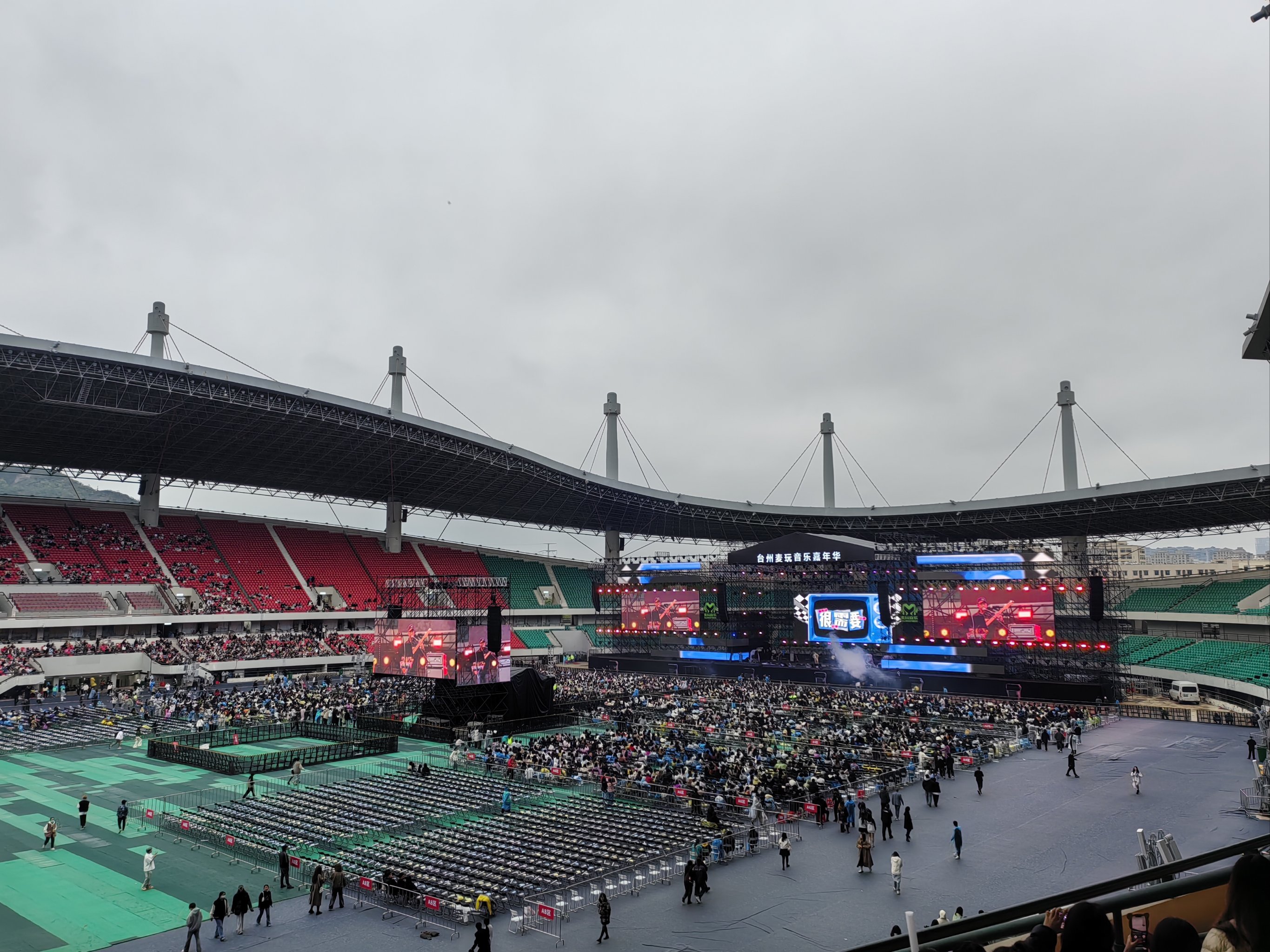 开云APP-强强碰撞，场上观战气氛热烈，谁会获胜？