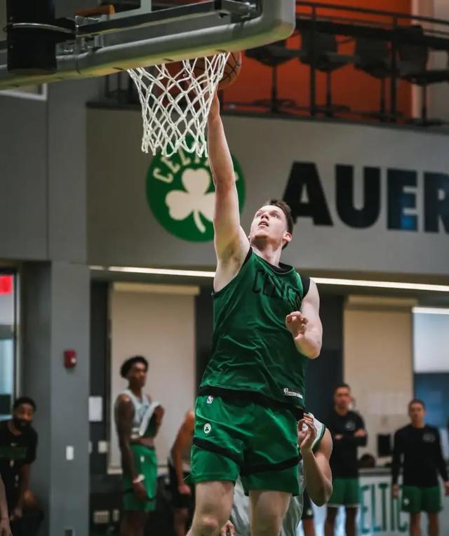 开云体育平台APP-关于凯尔特人力图取胜！球迷全力支持备战的信息