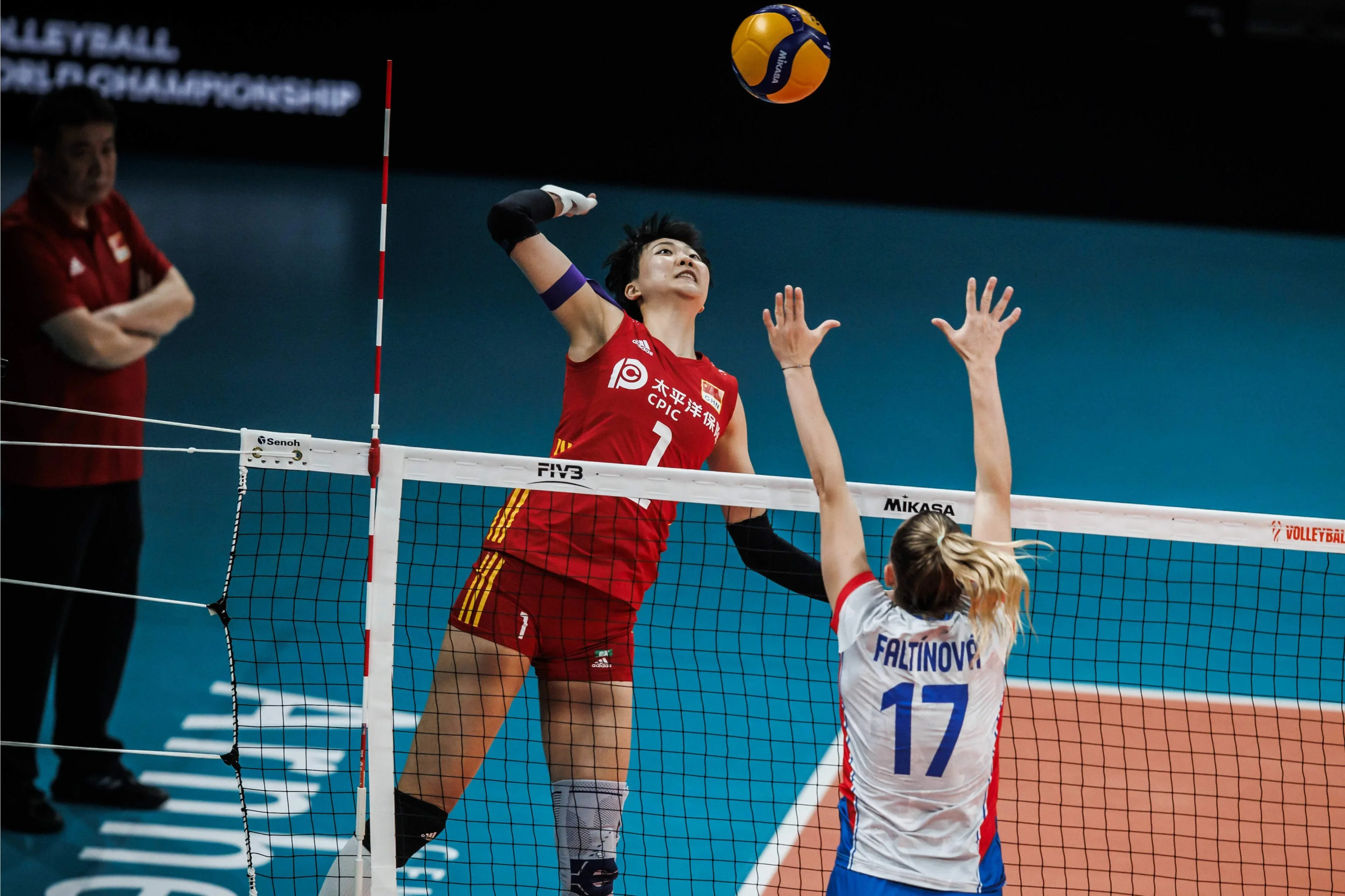 包含捷克继续豪取四连胜,夺得小组领先位置的词条 包含捷克继续豪取四连胜,夺得小组领先位置的词条