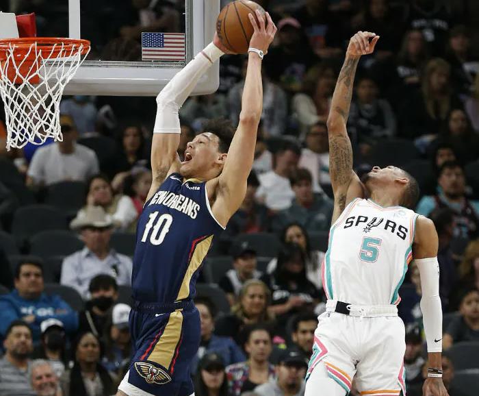 开云体育下载-小猪参加马刺磨破鹈鹕连胜纪录