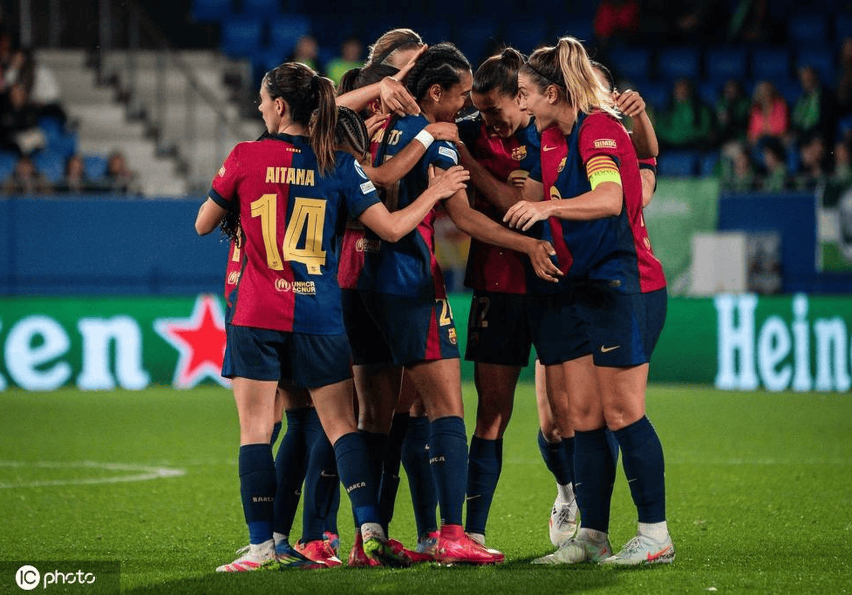 阿联酋女子足球争夺激烈 阿联酋女子足球争夺激烈