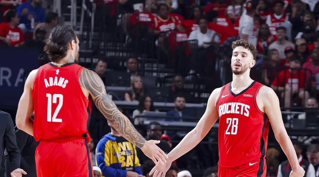 开云体育-76人双塔表现神勇，轻松击败热火