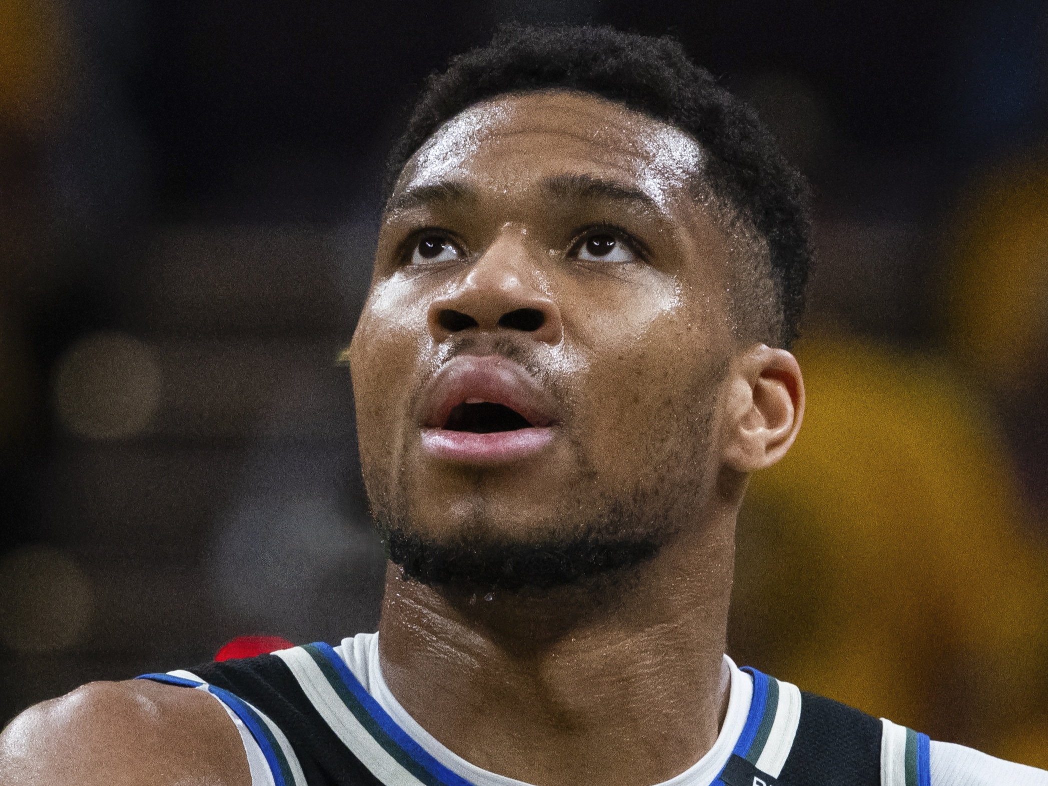 NBA史上最年轻总冠军！字母哥夺冠后喜极而泣，感言动人