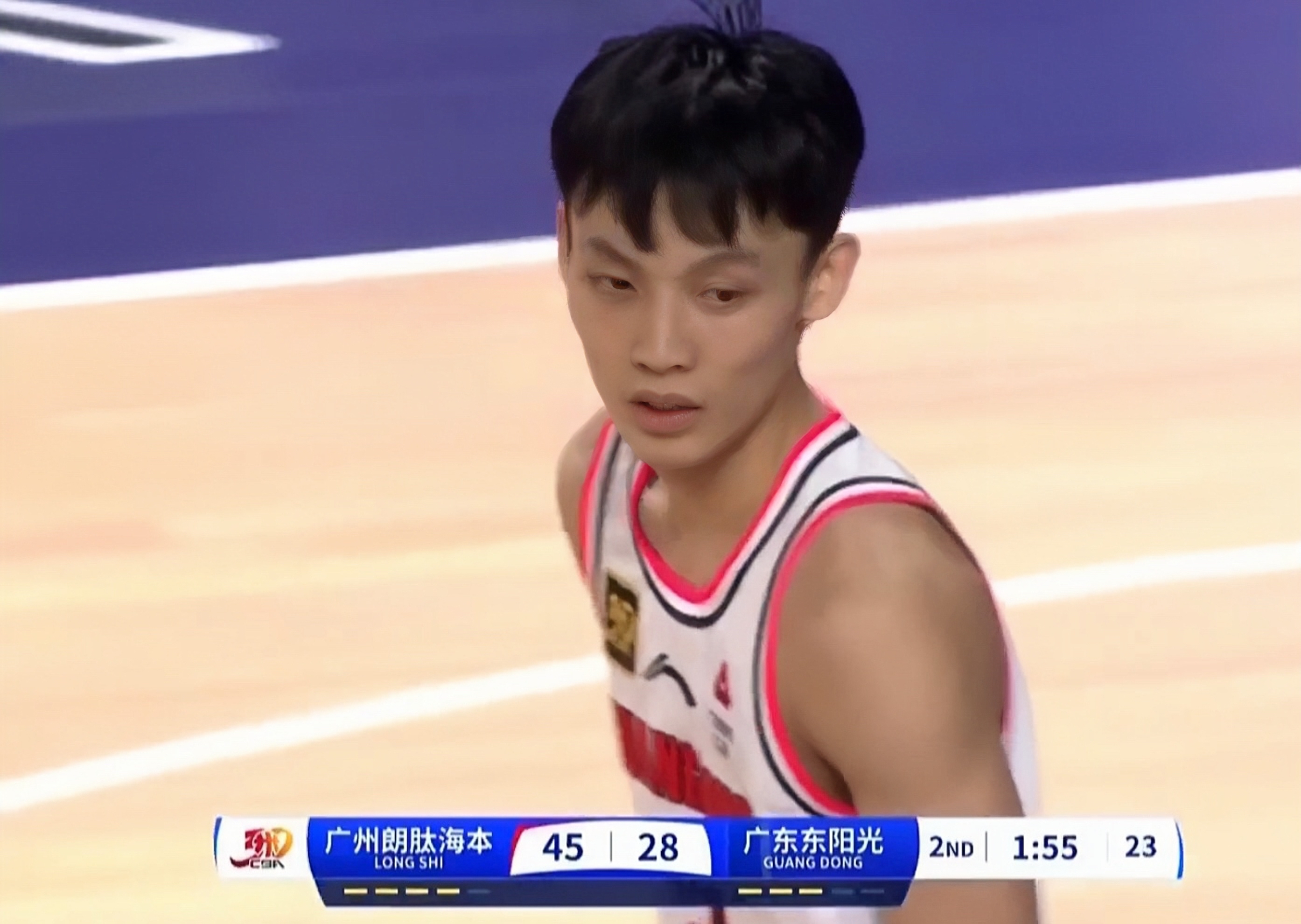 开云体育-安徽男篮遭对手逆转，外援表现平庸，难挡失败结局