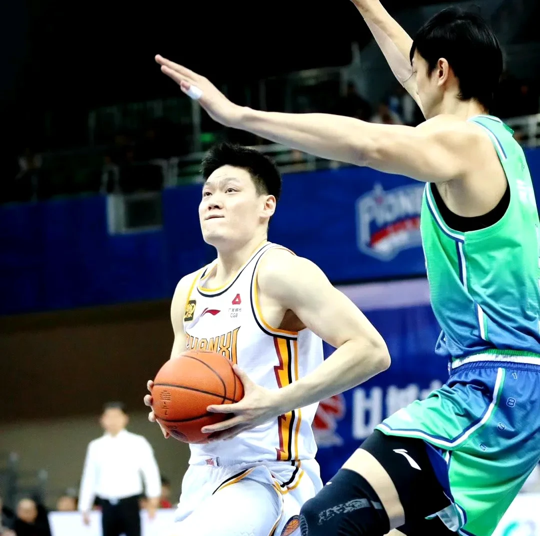 安徽男篮遭对手逆转，外援表现平庸，难挡失败结局