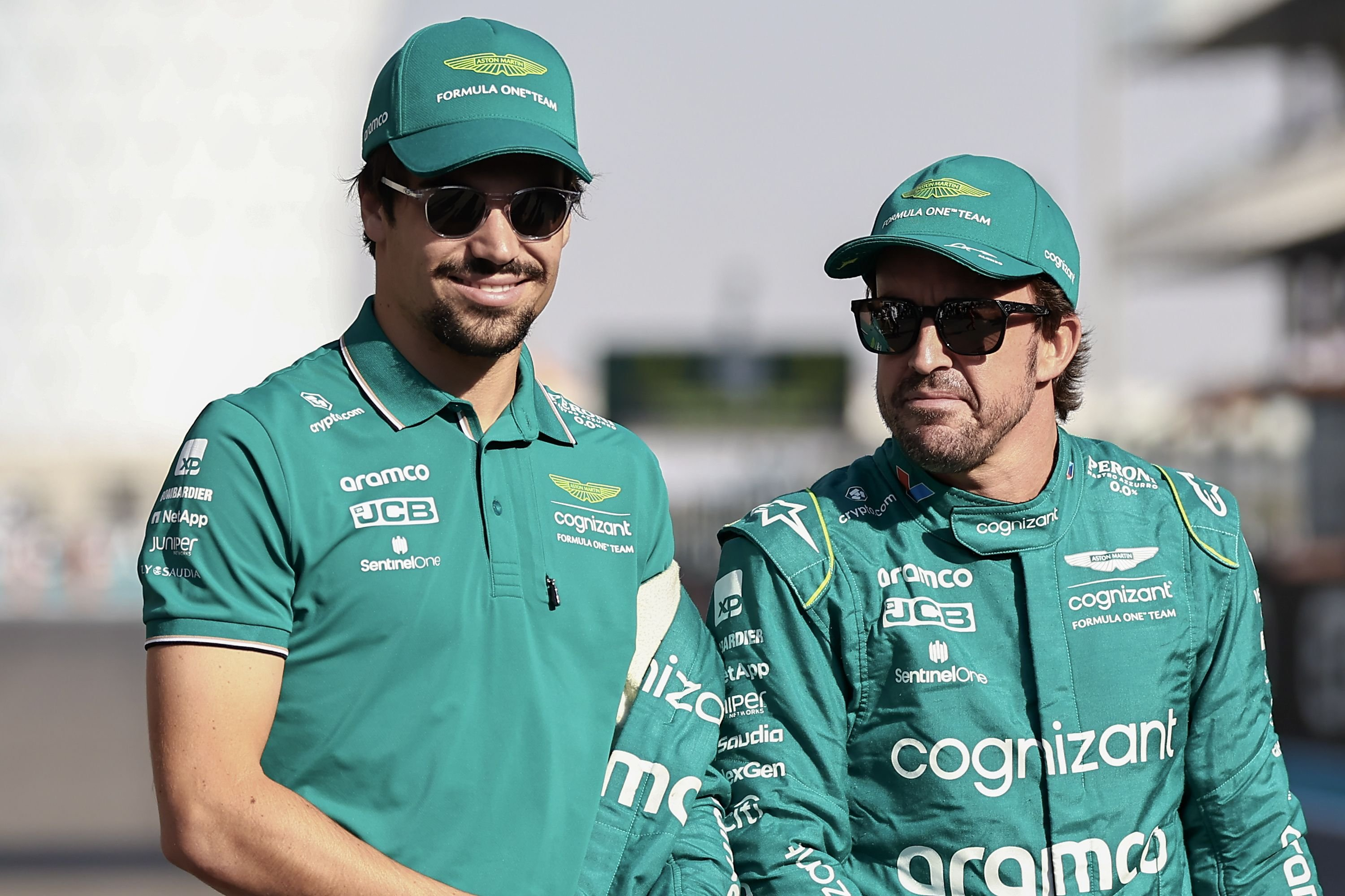 开云官网-包含阿斯顿马丁鏖战迈凯伦，拉塞尔统治全场的词条